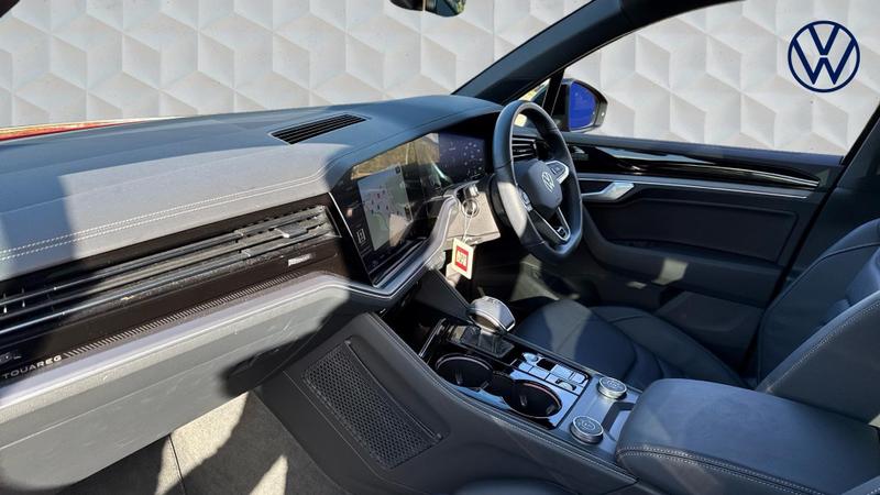 Used Volkswagen Touareg 2025 for sale - 75165544: Photo 2