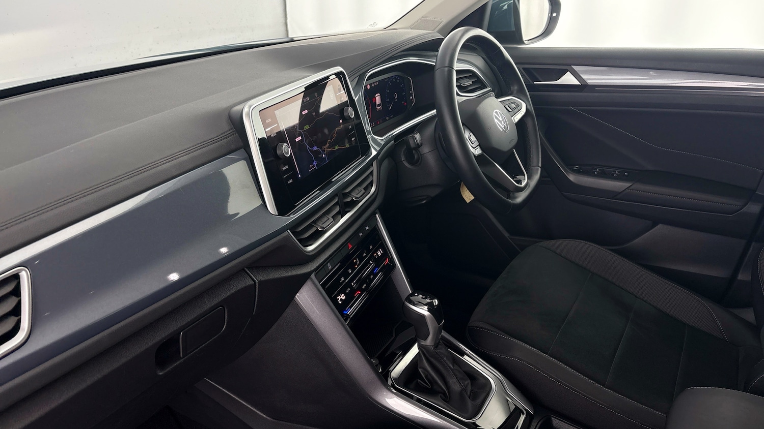 Used Volkswagen T-Roc 2022 for sale - 77619226: Photo 2