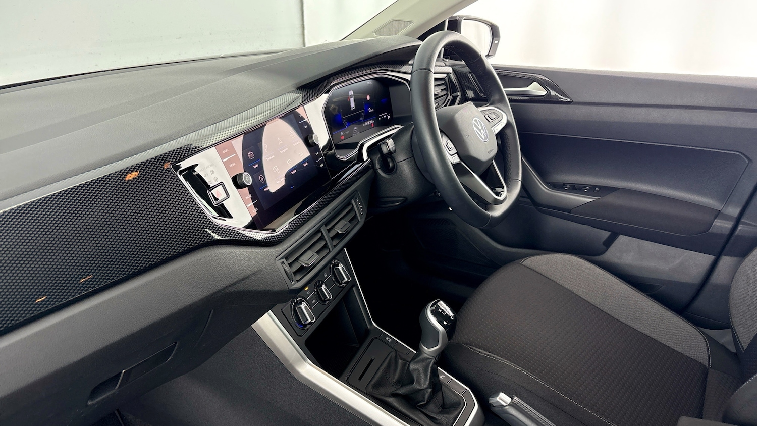 Used Volkswagen Polo 2024 for sale - 77639423: Photo 2