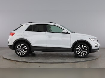 Used Volkswagen T-Roc 2021 for sale - 77505030: Photo