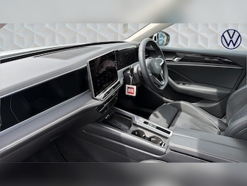 Used Volkswagen Passat 2025 for sale - 77602947: Photo