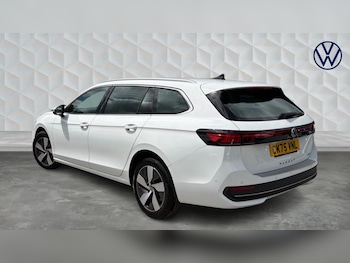 Used Volkswagen Passat 2025 for sale - 77602947: Photo