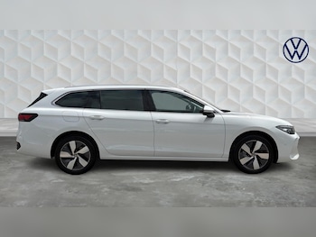 Used Volkswagen Passat 2025 for sale - 77602947: Photo