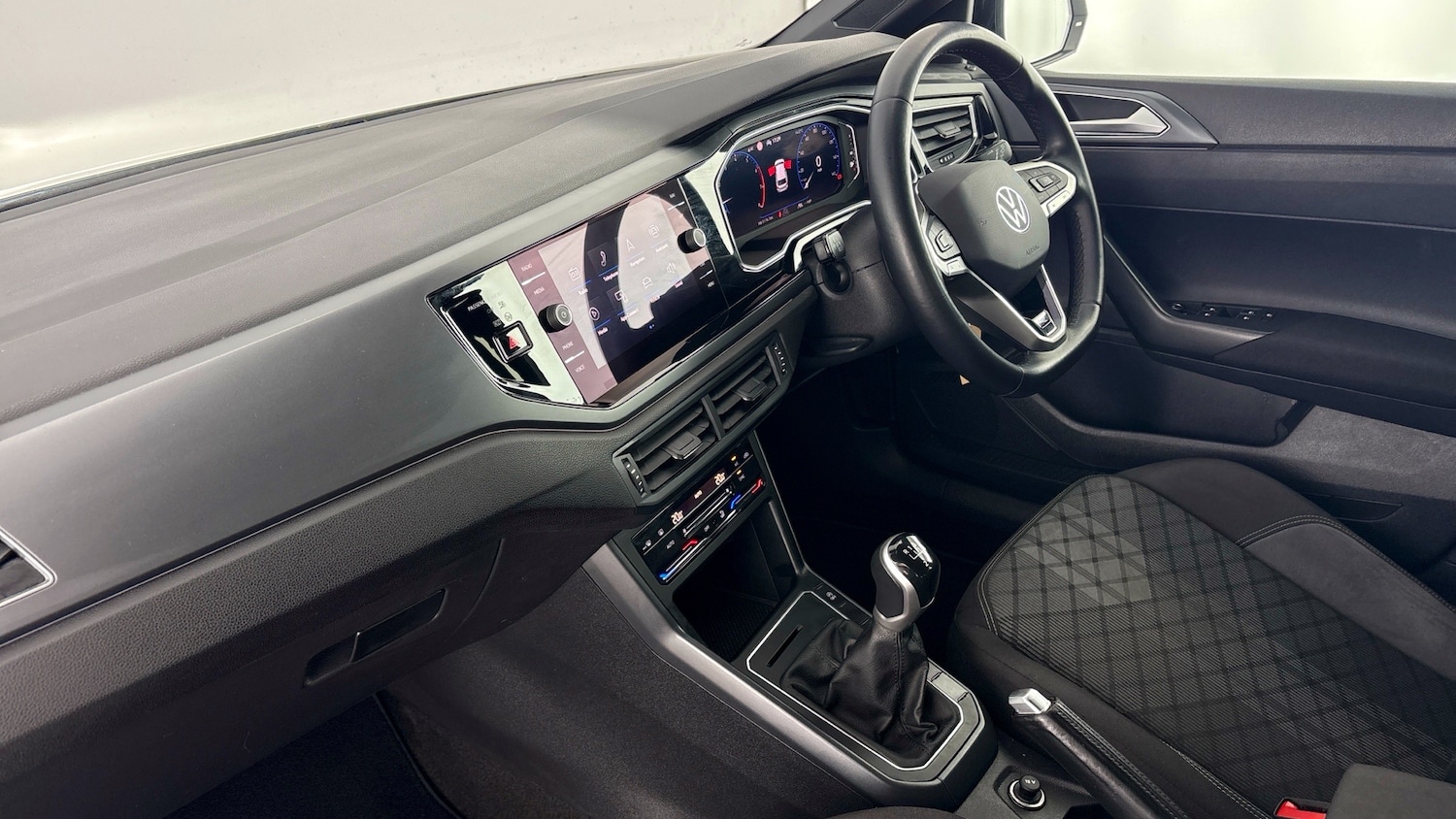 Used Volkswagen Polo 2023 for sale - 78042223: Photo 2