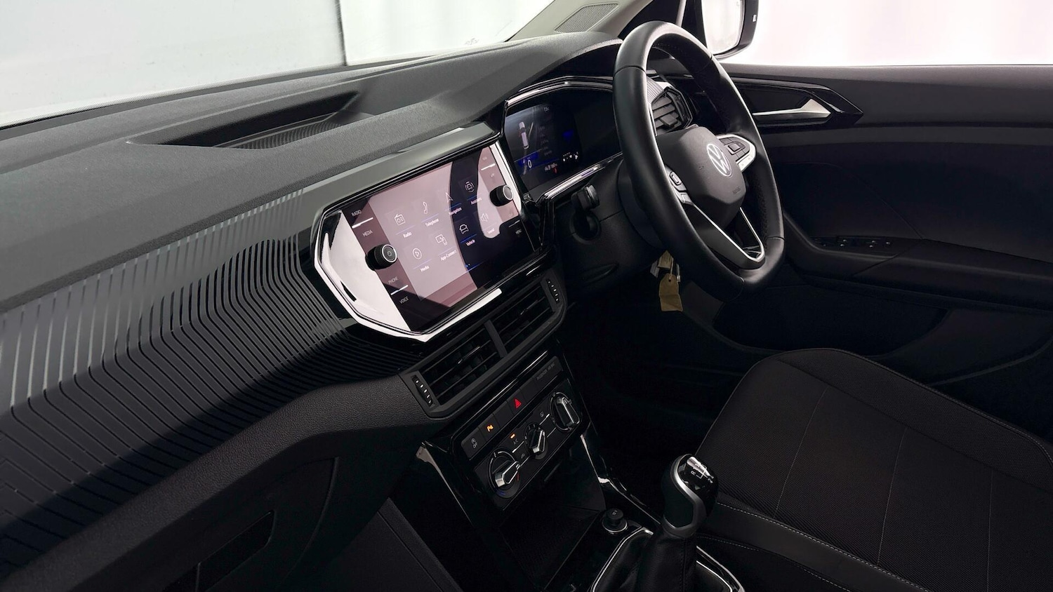 Used Volkswagen T-Cross 2023 for sale - 77640412: Photo 2