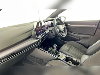 Used Volkswagen Golf 2024 for sale - 76476805: Photo