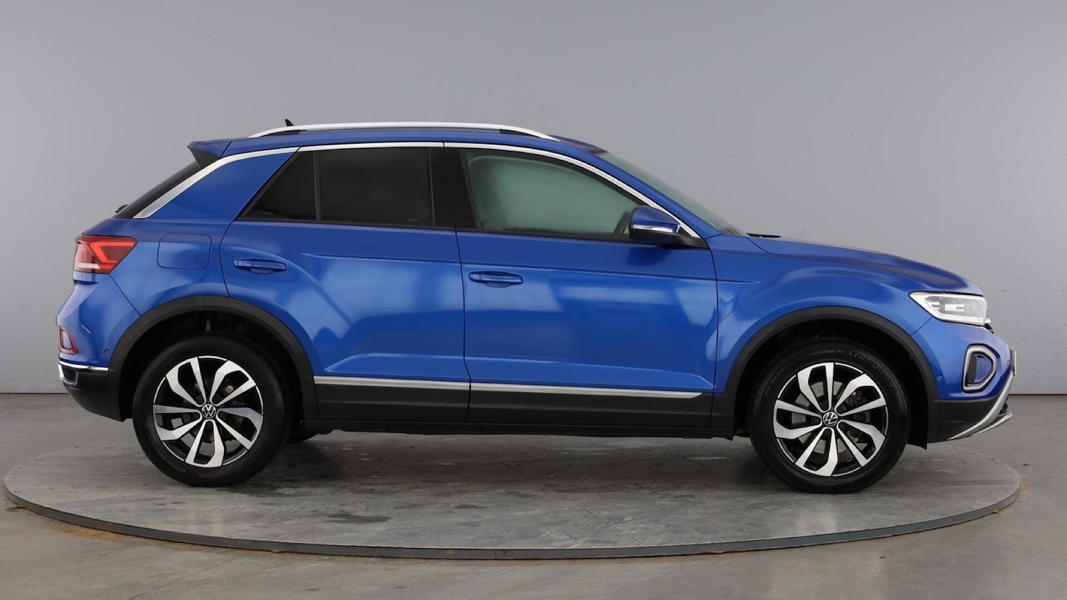 Used Volkswagen T-Roc 2023 for sale - 77504957: Photo 4