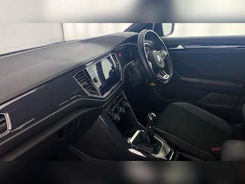 Used Volkswagen T-Roc 2019 for sale - 76664843: Photo