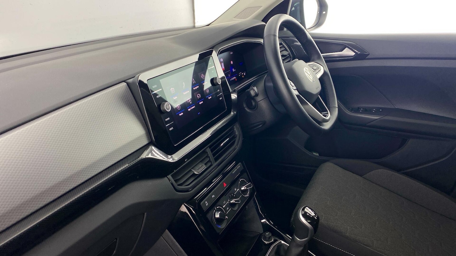 Used Volkswagen T-Cross 2024 for sale - 77504939: Photo 2