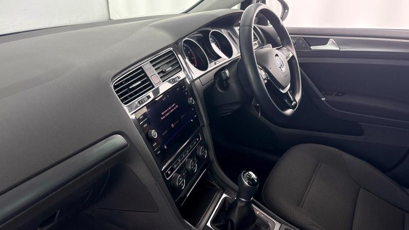 Used Volkswagen Golf 2020 for sale - 77006131: Photo 2