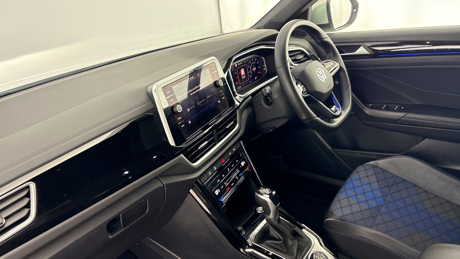 Used Volkswagen T-Roc 2023 for sale - 78014672: Photo 2