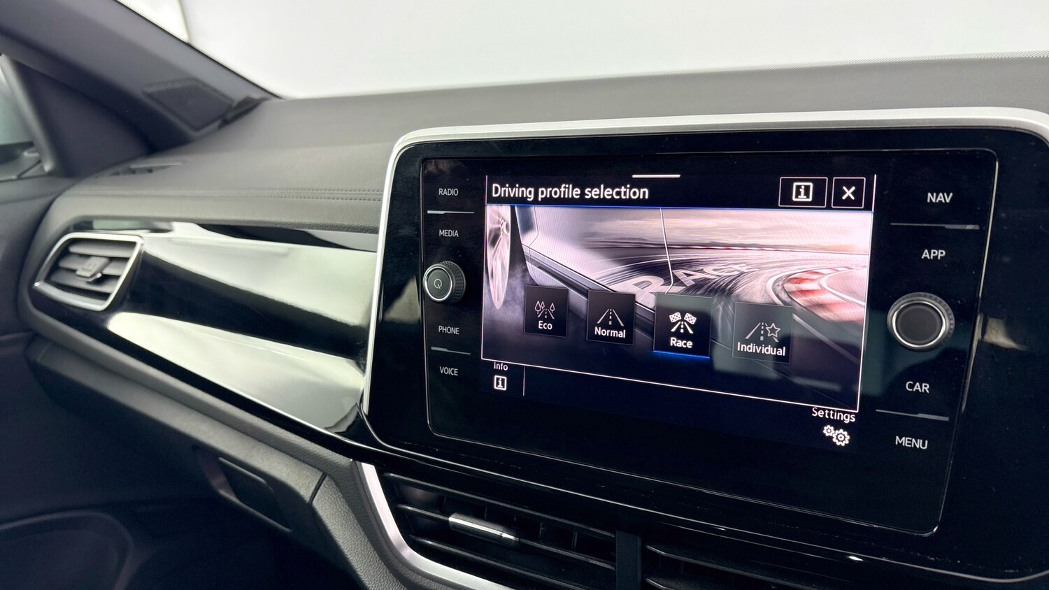 Used Volkswagen T-Roc 2023 for sale - 78014672: Photo 23