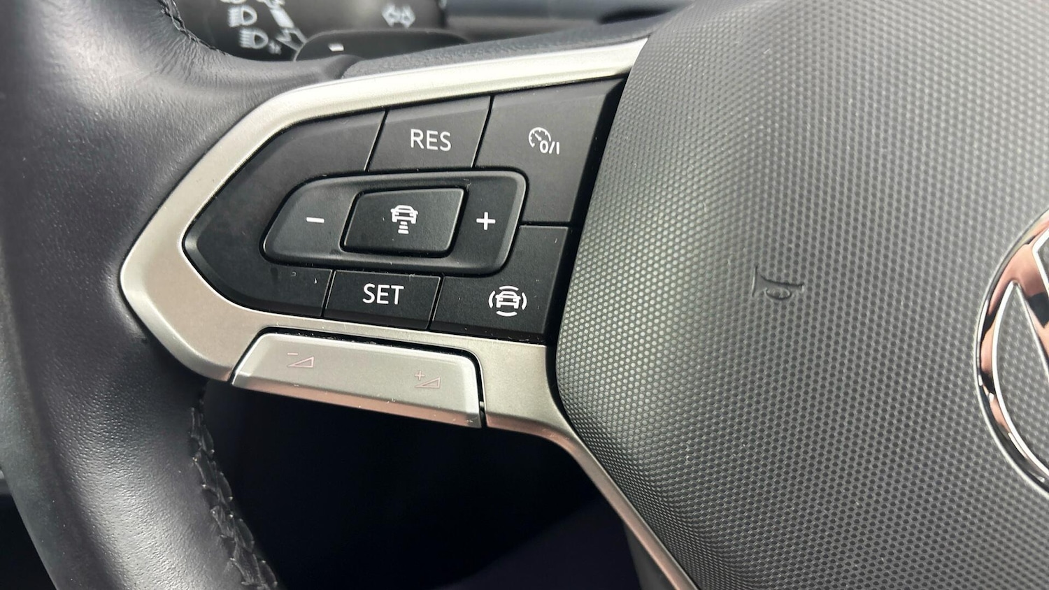 Used Volkswagen T-Roc 2022 for sale - 77845532: Photo 23