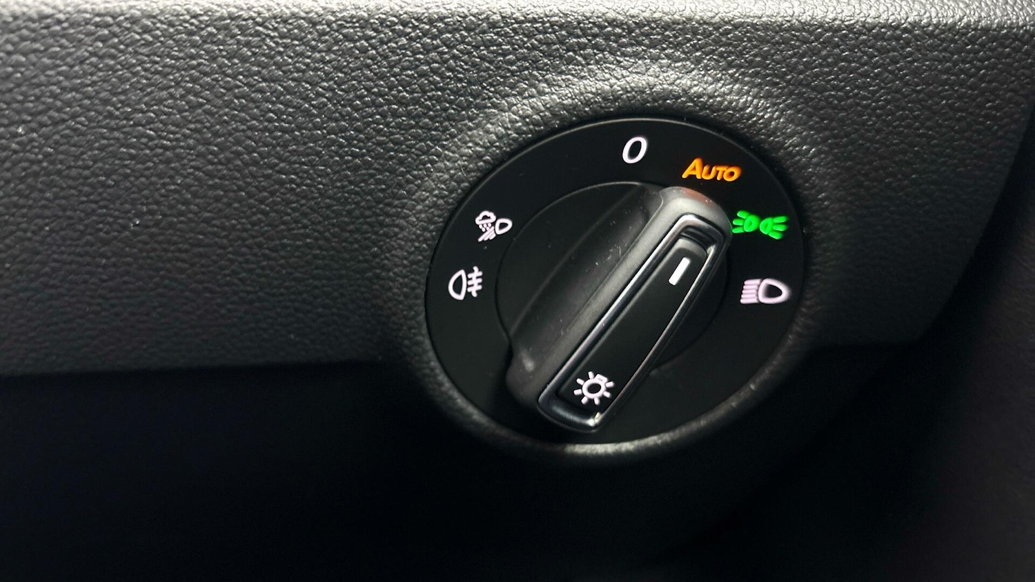 Used Volkswagen T-Roc 2022 for sale - 77845532: Photo 24