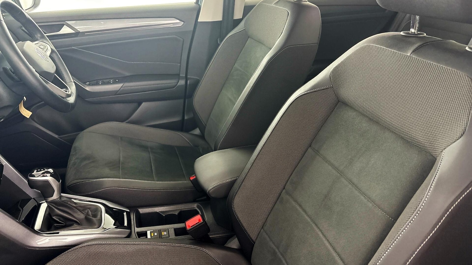 Used Volkswagen T-Roc 2022 for sale - 77845532: Photo 33