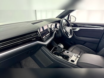 Used Volkswagen Touareg 2019 for sale - 78647055: Photo