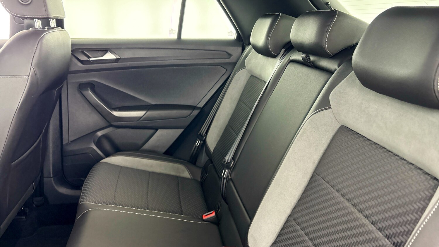 Used Volkswagen T-Roc 2022 for sale - 78078249: Photo 32