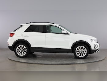 Used Volkswagen T-Roc 2024 for sale - 77515517: Photo