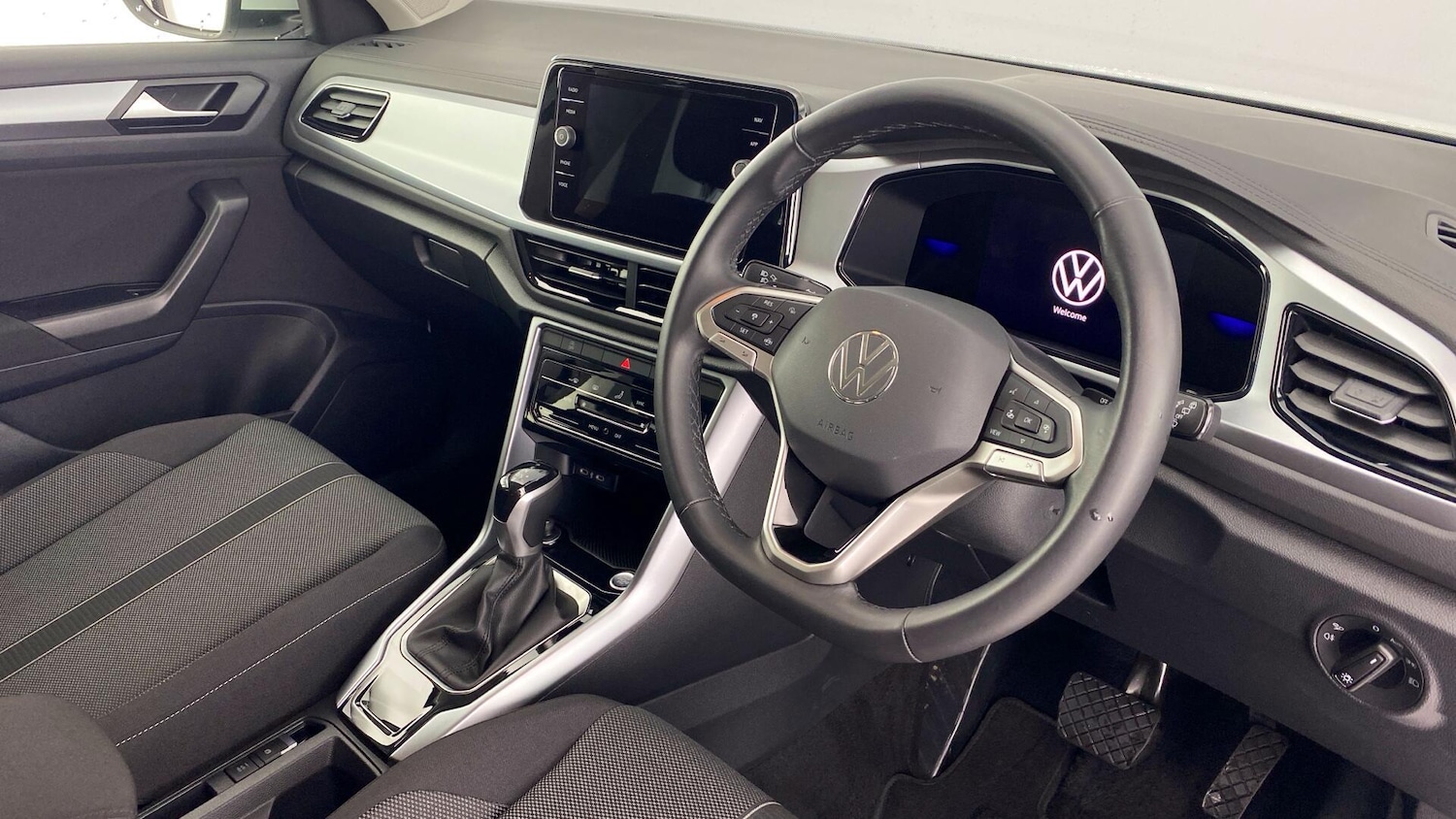 Used Volkswagen T-Roc 2024 for sale - 77515517: Photo 6