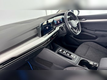 Used Volkswagen Golf 2024 for sale - 78106500: Photo