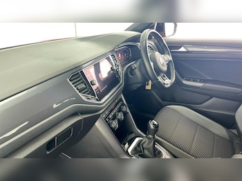 Used Volkswagen T-Roc 2020 for sale - 76476802: Photo