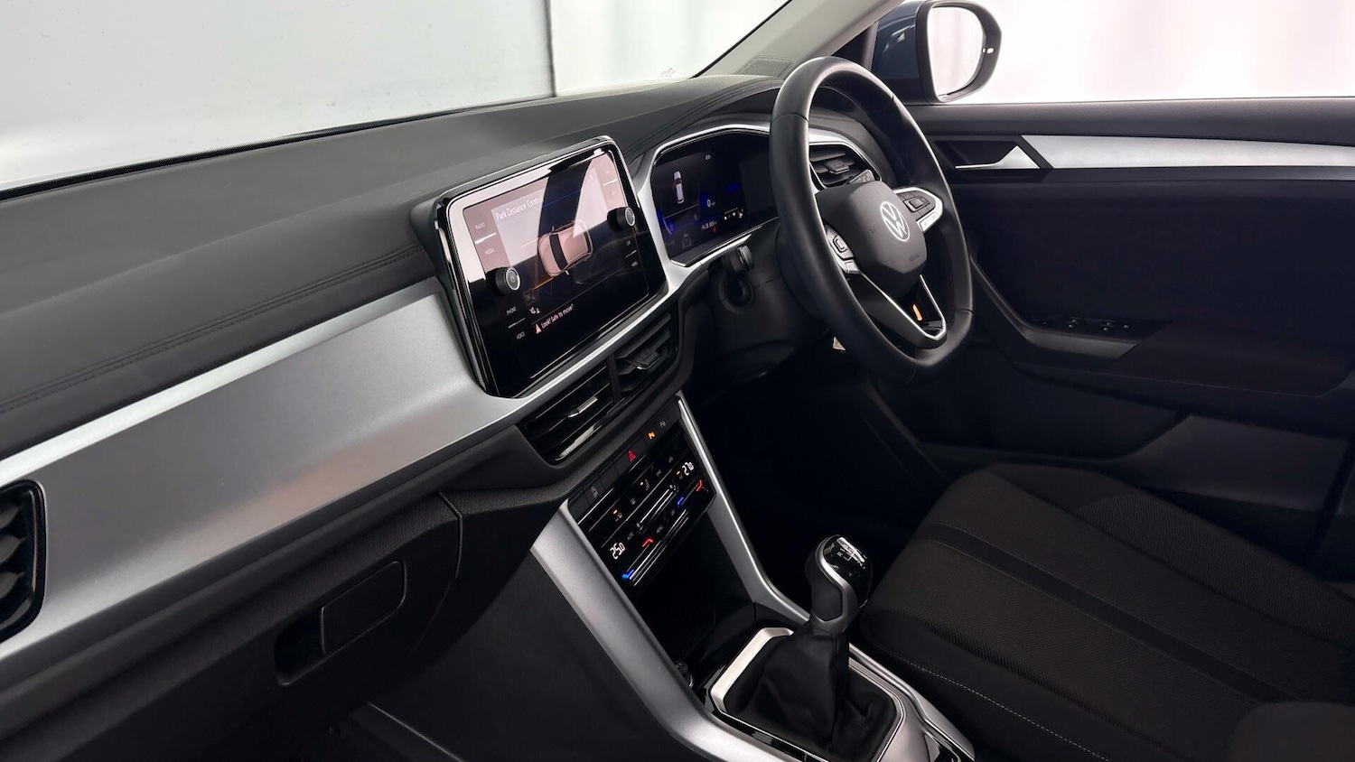 Used Volkswagen T-Roc 2023 for sale - 77504950: Photo 2