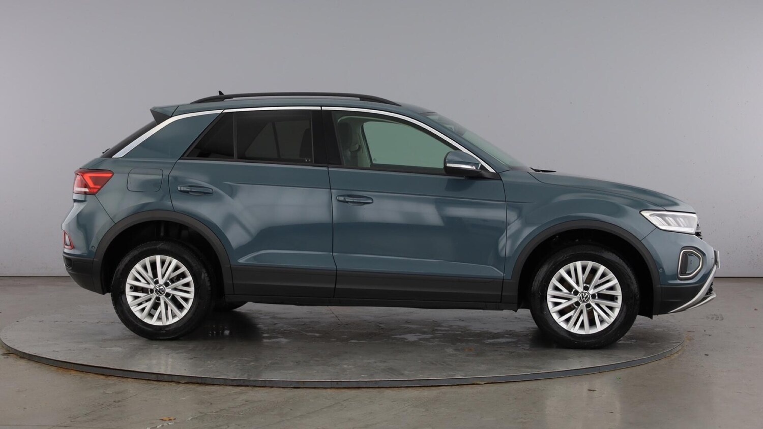 Used Volkswagen T-Roc 2023 for sale - 77504950: Photo 4