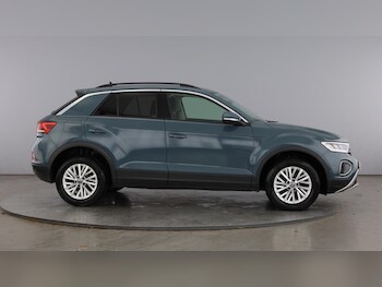 Used Volkswagen T-Roc 2023 for sale - 77504950: Photo