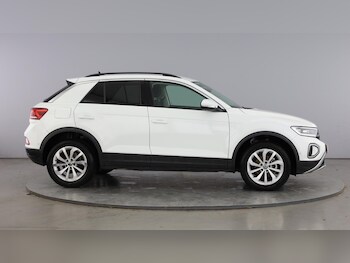 Used Volkswagen T-Roc 2024 for sale - 77504906: Photo
