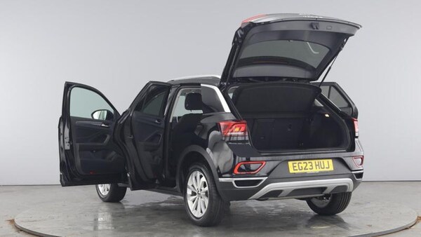 Used Volkswagen T-Roc 2023 for sale - 75638868: Photo 11