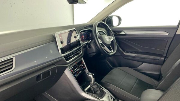 Used Volkswagen T-Roc 2023 for sale - 75638868: Photo 2