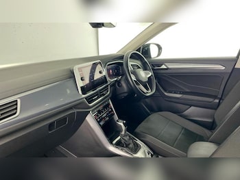 Used Volkswagen T-Roc 2023 for sale - 75638868: Photo