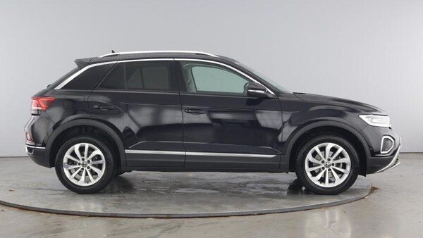 Used Volkswagen T-Roc 2023 for sale - 75638868: Photo 4