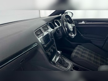 Used Volkswagen Golf 2016 for sale - 76692987: Photo