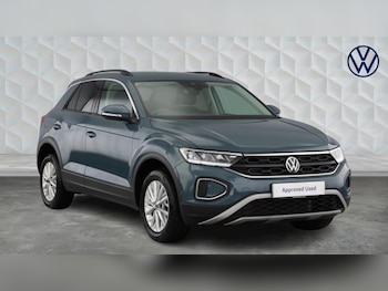 Used Volkswagen T-Roc 2023 for sale - 77339943: Photo