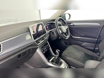 Used Volkswagen T-Roc 2024 for sale - 76949085: Photo