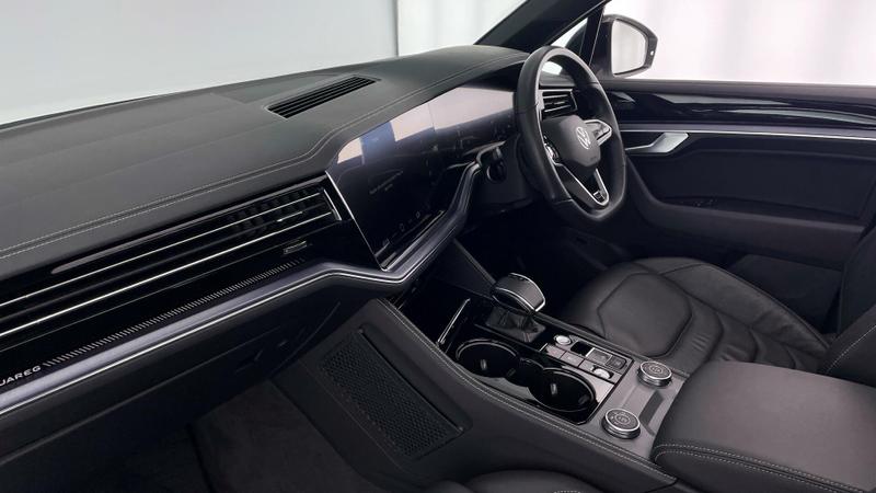 Used Volkswagen Touareg 2023 for sale - 75638943: Photo 2