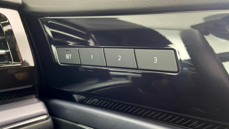 Used Volkswagen Touareg 2023 for sale - 75638943: Photo 27