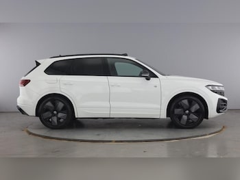 Used Volkswagen Touareg 2023 for sale - 75638943: Photo