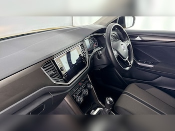 Used Volkswagen T-Roc 2019 for sale - 78078263: Photo