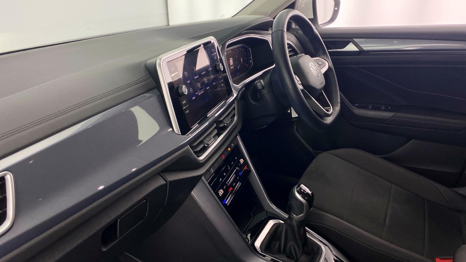 Used Volkswagen T-Roc 2022 for sale - 77505045: Photo 2