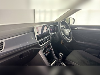 Used Volkswagen T-Roc 2024 for sale - 79404794: Photo