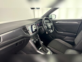 Used Volkswagen T-Roc 2021 for sale - 77791259: Photo