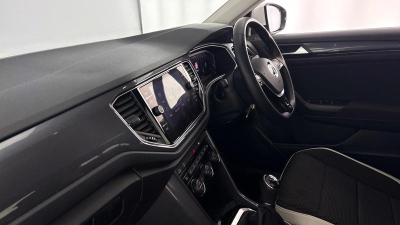 Used Volkswagen T-Roc 2021 for sale - 77198844: Photo 2