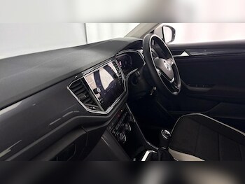 Used Volkswagen T-Roc 2021 for sale - 77198844: Photo