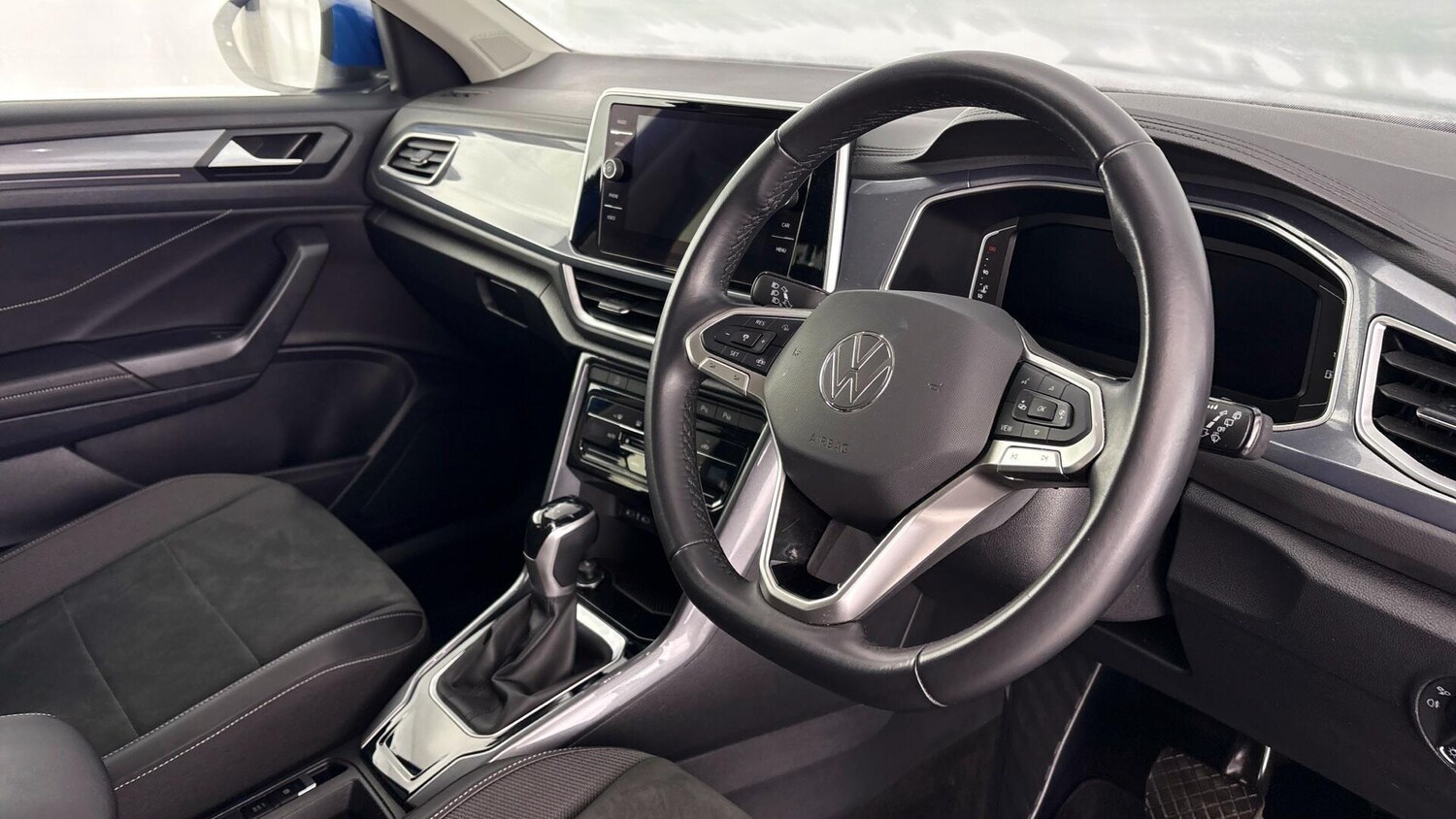 Used Volkswagen T-Roc 2023 for sale - 77602972: Photo 6