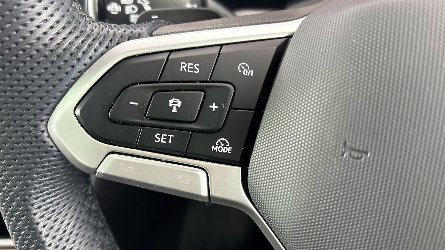 Used Volkswagen Touareg 2025 for sale - 77701452: Photo 7