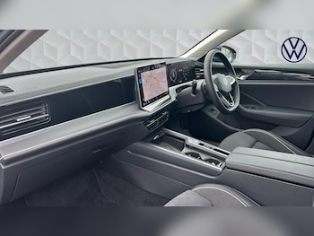 Used Volkswagen Passat 2025 for sale - 77602948: Photo