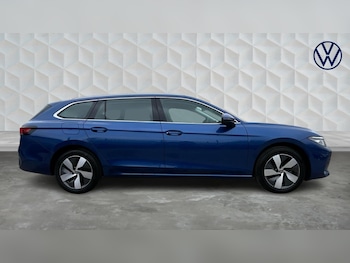 Used Volkswagen Passat 2025 for sale - 77602948: Photo