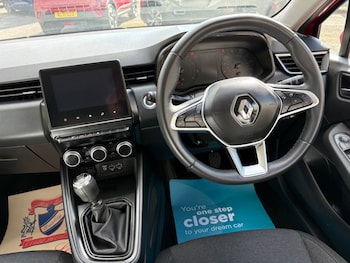 Used Renault Clio 2022 for sale - 76275945: Photo